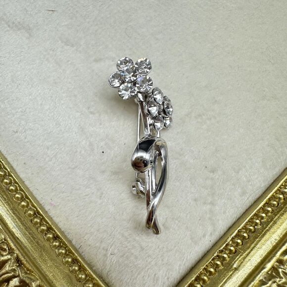 Flower Brooch With Rhinestones - Picture 8 of 10